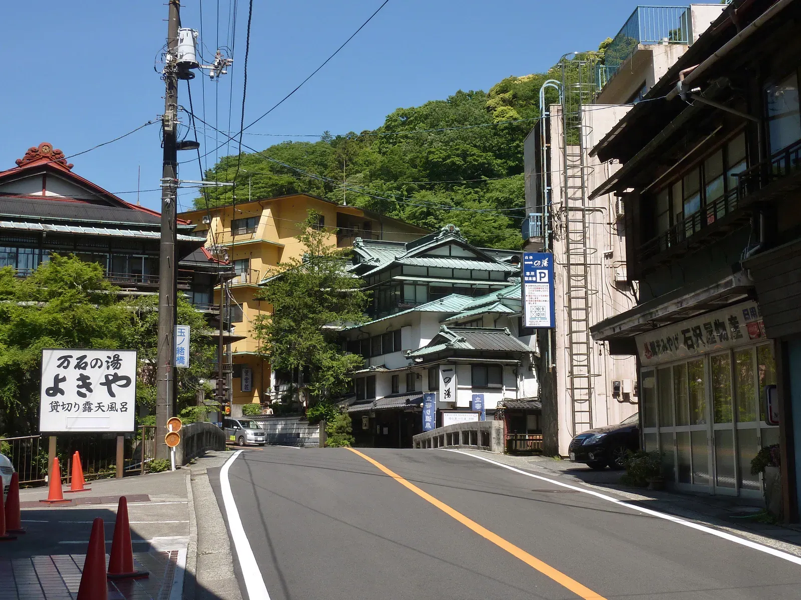 Tonosawa onsen in Hakone